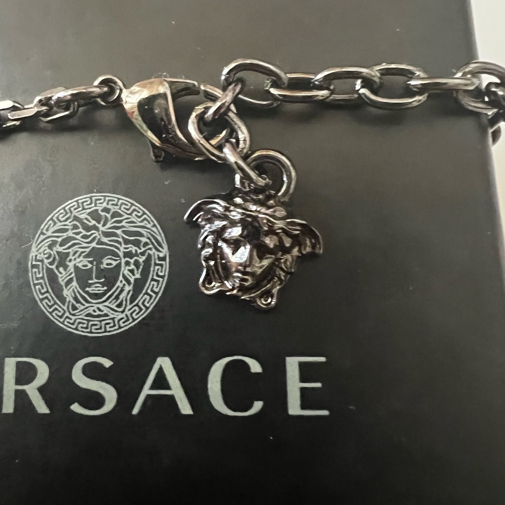 Versace necklace - Picture 4 of 5